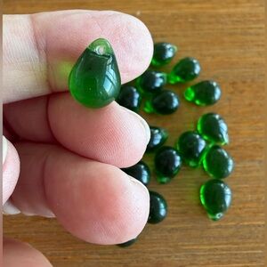 25 Green Teardrop Pressed Glass Beads for Jewelry Craft Making